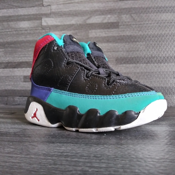how to tell if jordan 9s are fake